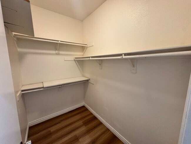 Building Photo - Gorgeous Remodeled 3+2 - $3000