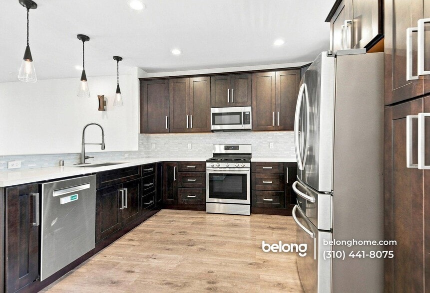 Building Photo - 8154 Manitoba St