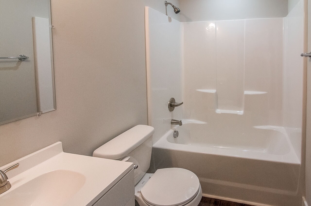 Bathroom 1 (Master) - 54 Creekside Ln