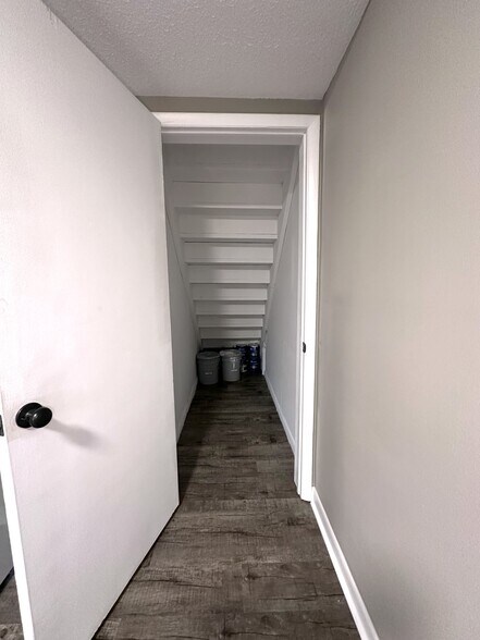 Building Photo - 545 E 3rd St