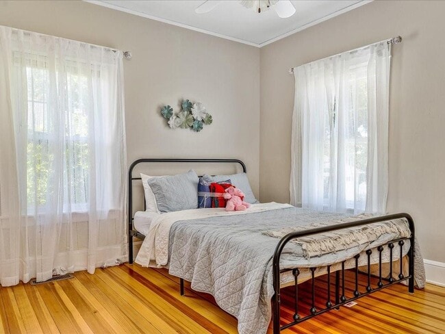 Building Photo - 1102 Buttonwoods Ave