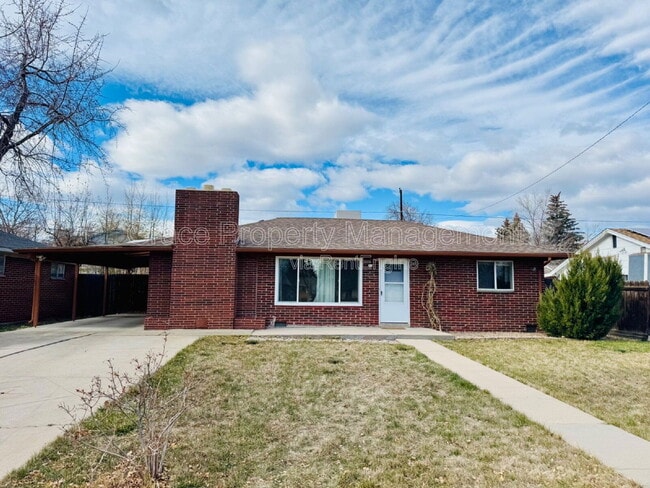 Building Photo - 411 S Simms St