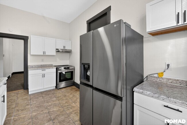 Building Photo - 2 Bedroom Townhome in Saint Louis