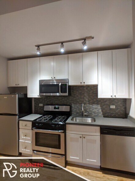 Building Photo - 2832 W Palmer St