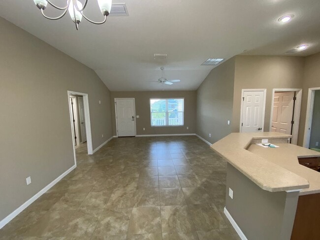 Building Photo - Beautiful Unfurnished 3 bed, 2 bath ANNUAL...