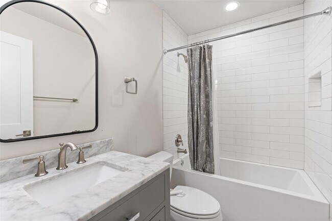 Building Photo - 5405 Fairmont Cir