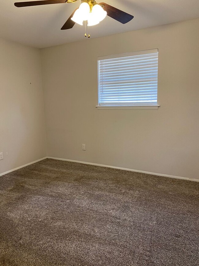 Building Photo - Great Home with lots of updates