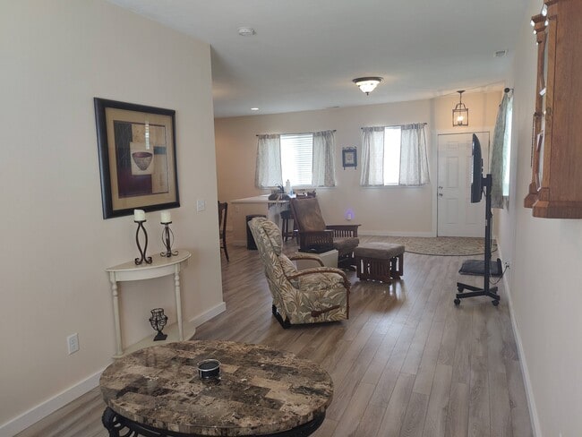 Building Photo - 1034 SE Hamilton Rd