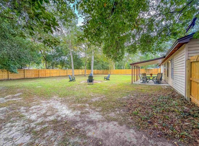 Building Photo - 703 3rd St NE