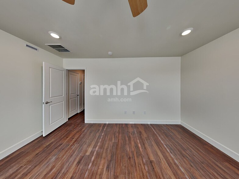 Building Photo - 7500 S Via Bombachas