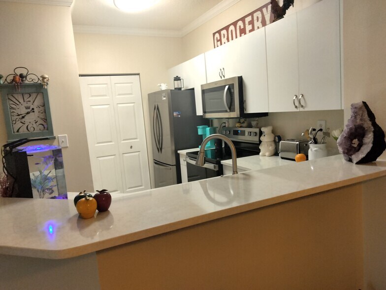 Building Photo - 520 Florida Club Blvd