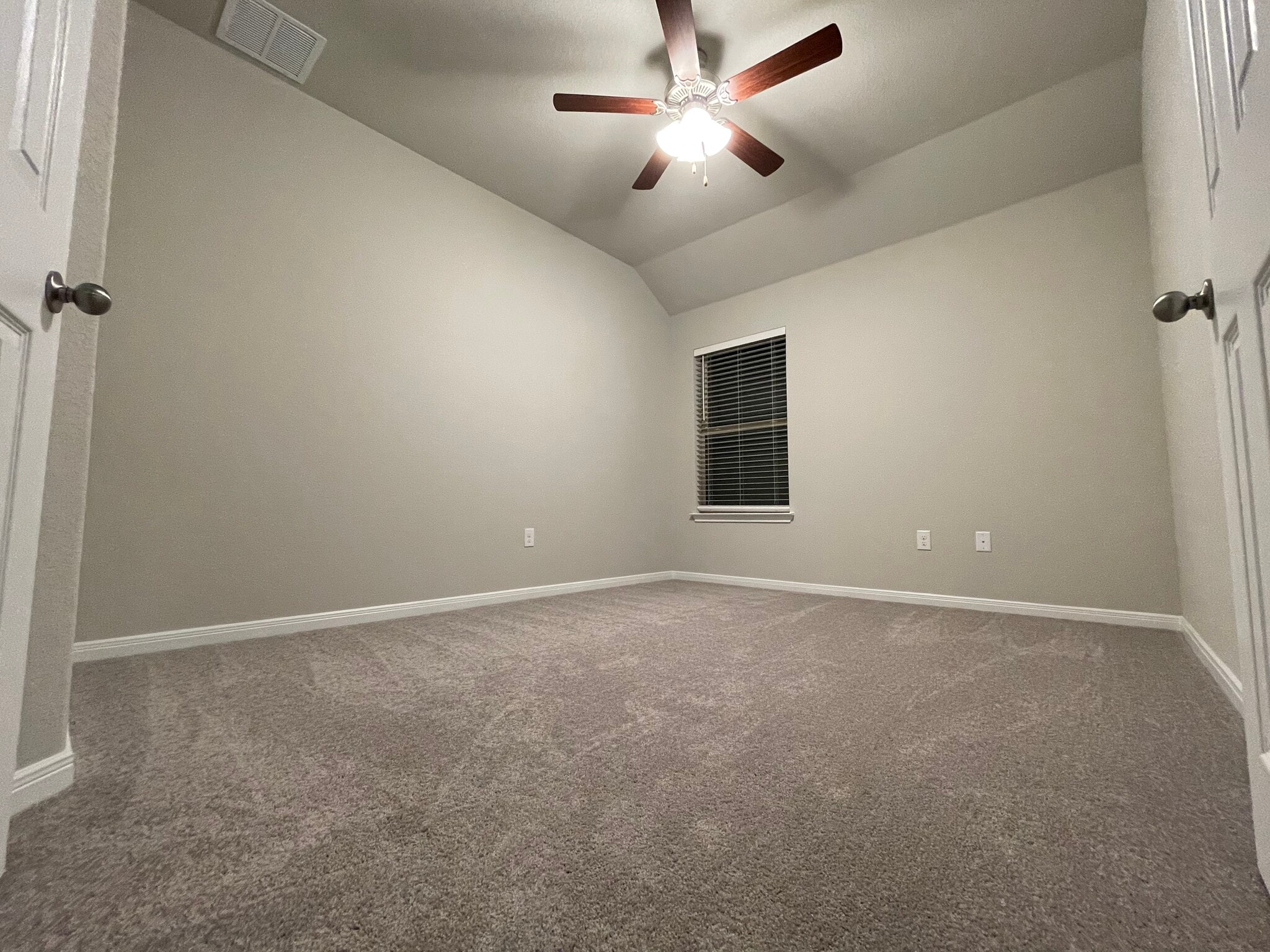 Building Photo - 300 La Joya Pass