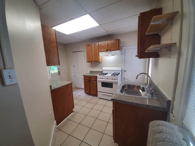 Building Photo - 105-107 N Quarry St