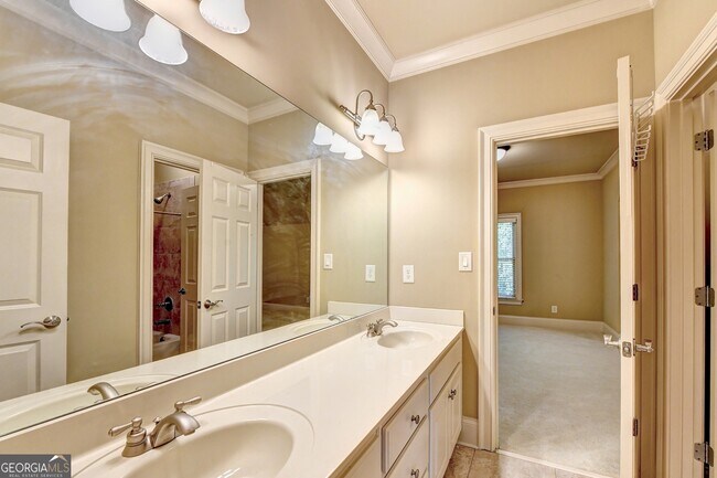 Building Photo - 8920 Doral Dr