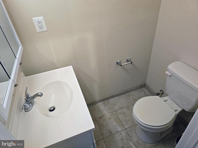 Building Photo - 8557 Wyngate Manor Ct