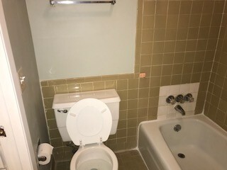 Building Photo - Newly renovated Unit Close to Downtown!