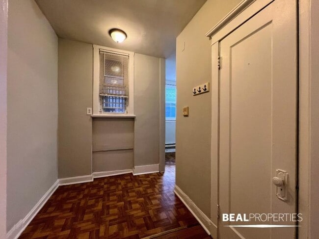 Building Photo - 2 bedroom in CHICAGO IL 60640
