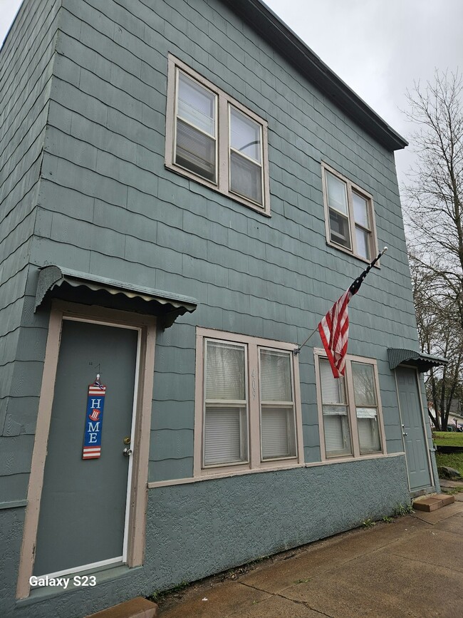 Building Photo - 409 N 1st St