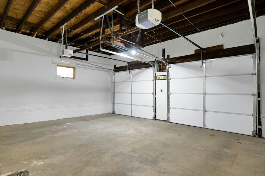 Oversize Garage - 17 Halstead Rd