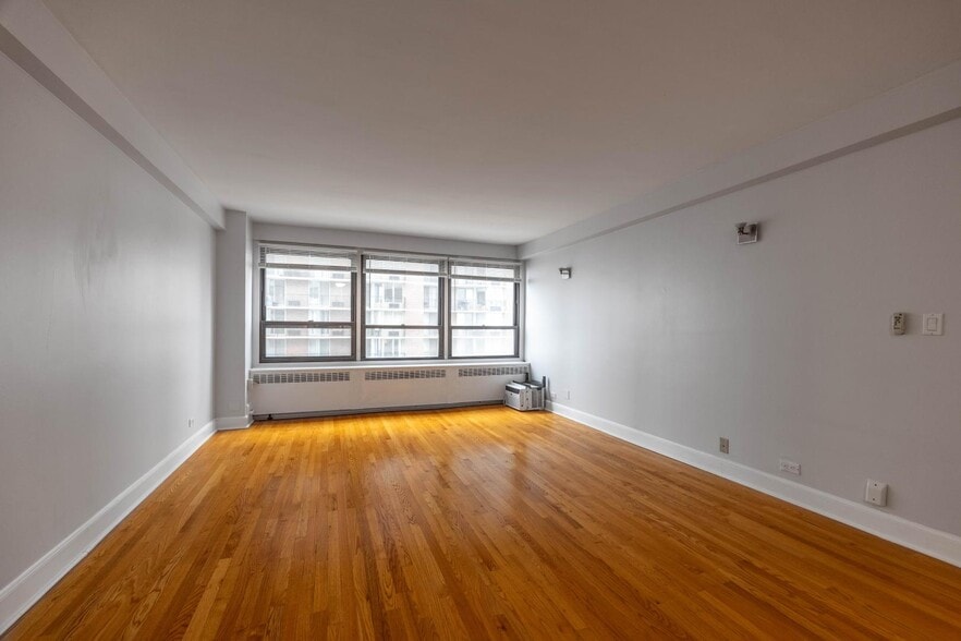 Building Photo - 4180 N Marine Dr