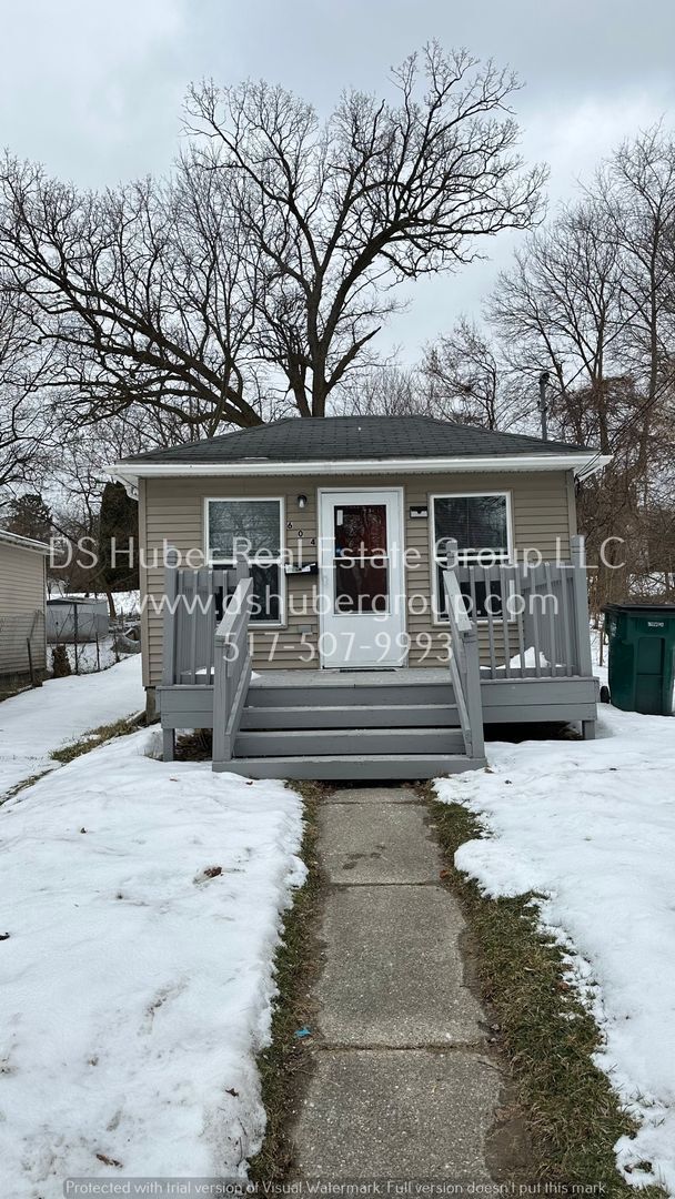 Building Photo - Two bedroom, one bathroom home located on ...