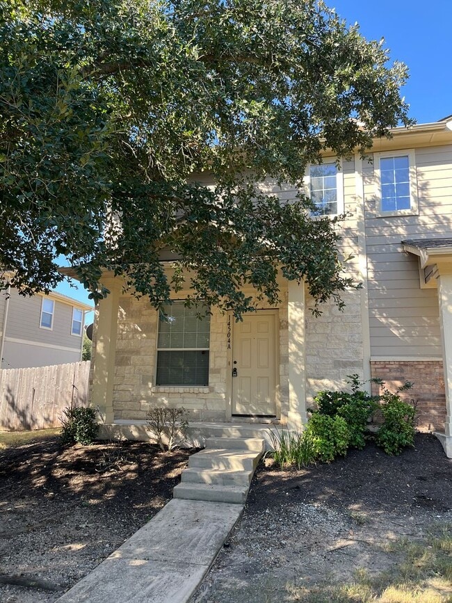 Building Photo - Great 3/2.5 Townhouse in Great Location