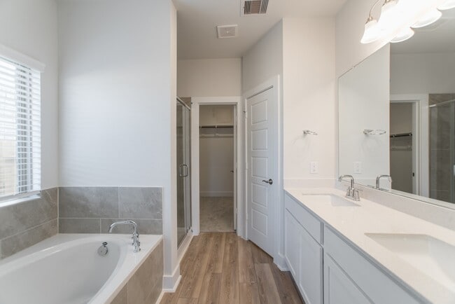 Building Photo - 10627 Whitejacket