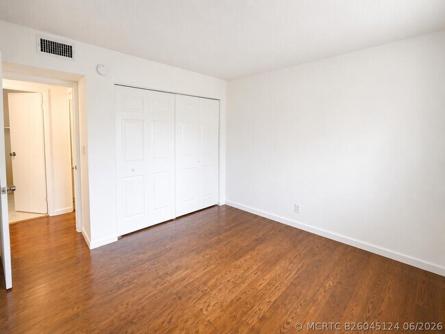 Building Photo - 5728-5728 Blueberry Ct