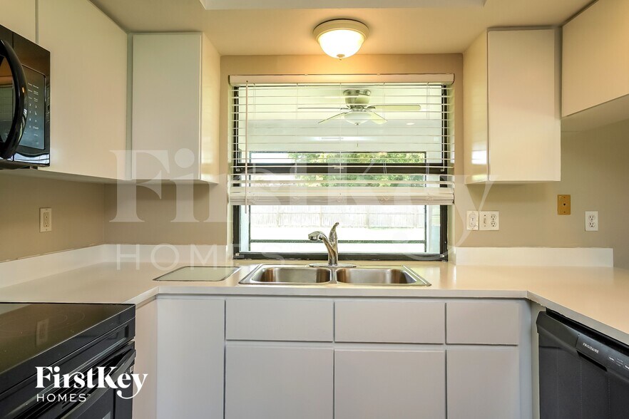 Building Photo - 1125 SE 33rd Terrace