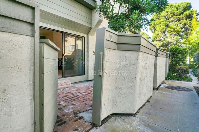 Building Photo - 3211 Caminito Eastbluff