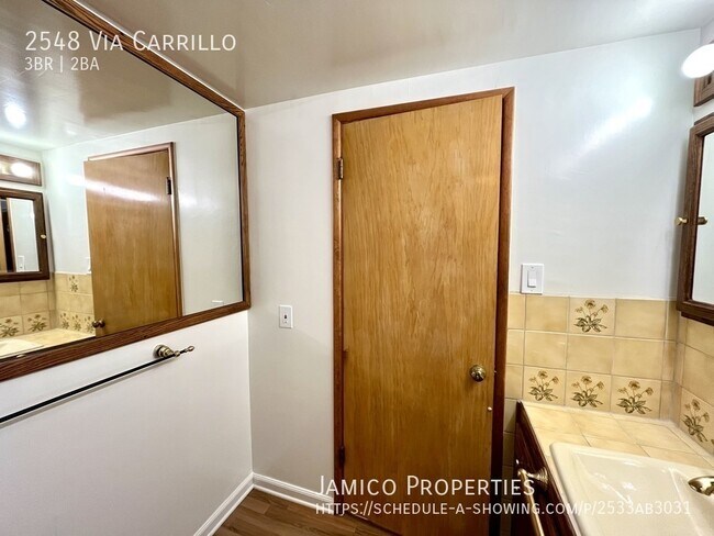 Building Photo - 2548 Vía Carrillo