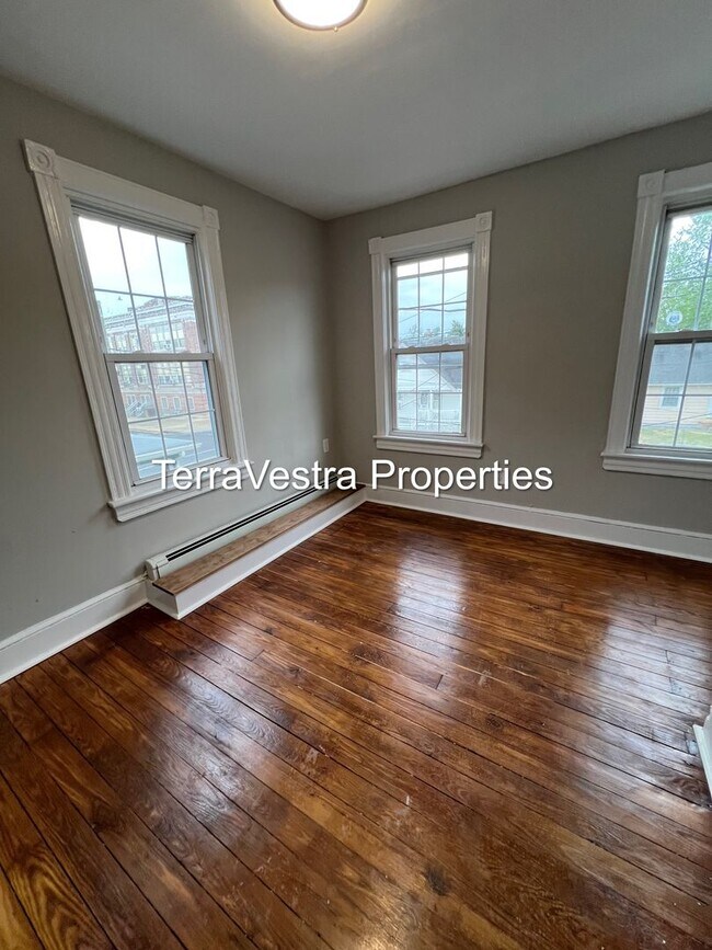 Building Photo - 4 Bed in Millville! Eligible for $500 Security Deposit.