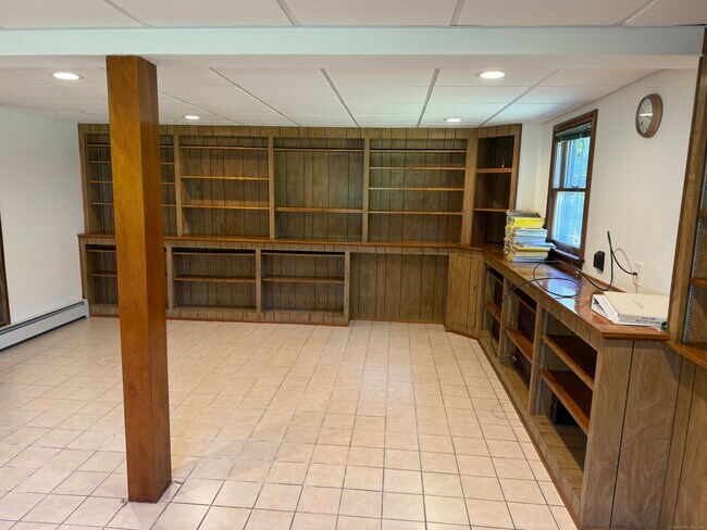 Building Photo - 6 Fairview Dr