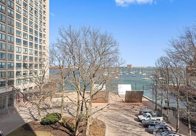 Building Photo - 65 E India Row