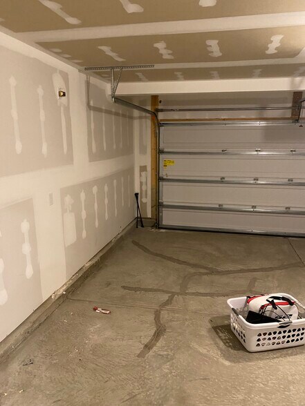 Building Photo - 427 Silo Ct