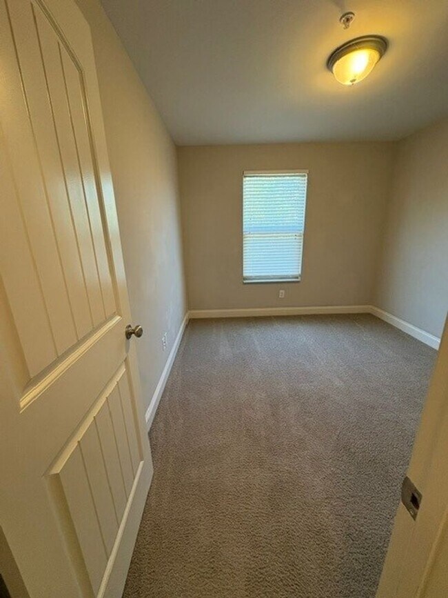 Building Photo - NOW AVAILABLE IN BRIDGEMILL - TOWNHOME