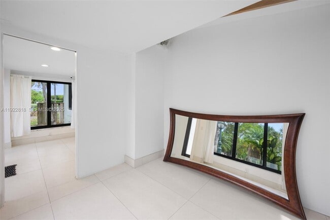 Building Photo - 1201 NE 178th St