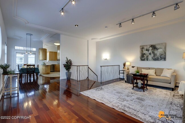 Building Photo - 1305 W 7th Ave