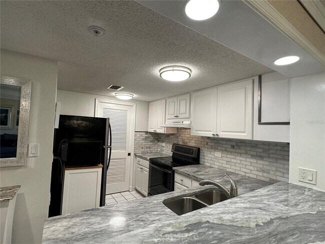Building Photo - 36750 US-19