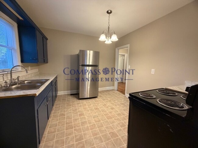 Building Photo - Your New Home Awaits! First Month Rent Free!!!