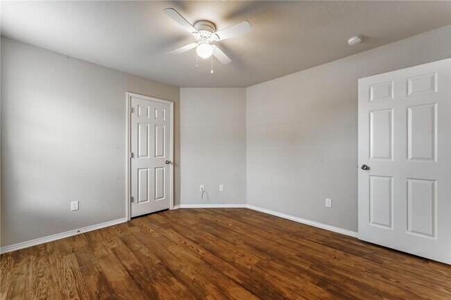 Building Photo - 530 Lasso Ln