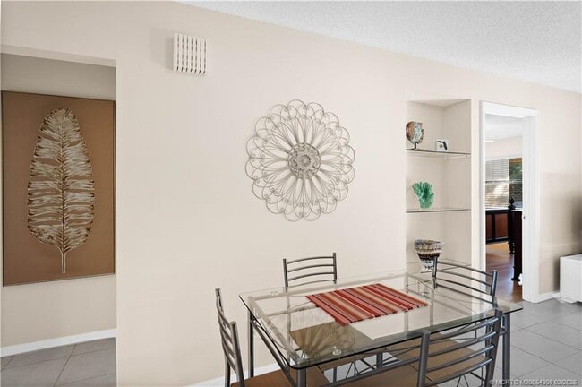 Building Photo - 4885 SE Capstan Ave