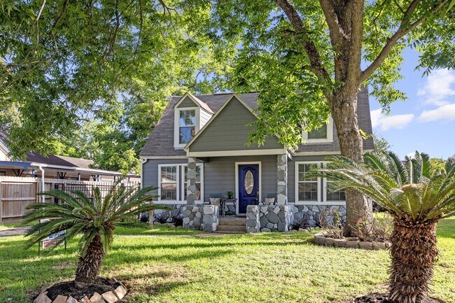Building Photo - 5737 Dorbrandt St