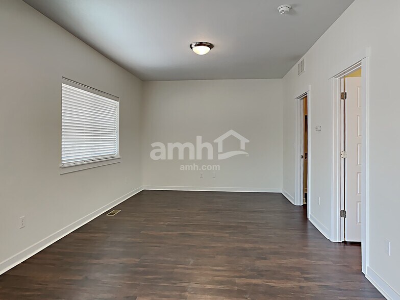 Building Photo - 6050 N Seacliff Ave