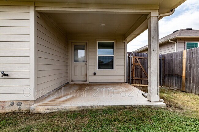 Building Photo - 825 Gerardia Ct