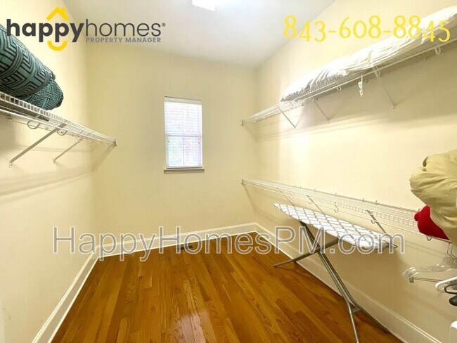 Building Photo - 1046 Blakeway St