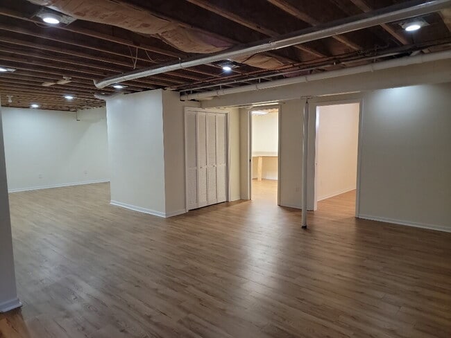 Building Photo - "Spacious 3-Bedroom Side by Side Duplex in...