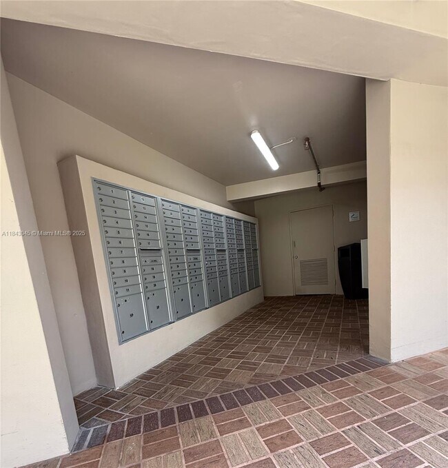 Building Photo - 8760 SW 133rd Avenue Rd