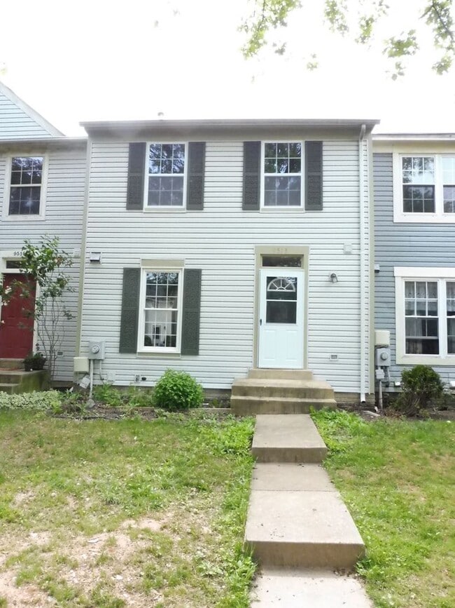 Building Photo - Spacious Townhome in Gaithersburg