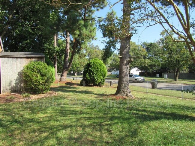 Building Photo - 800 St Denis Ct